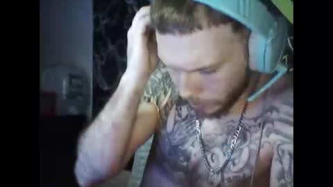 Snapshot of zdaddy9827 chatting on 02/19/25, 01:08 zdaddy9827 online show from 02/19/25, 01:08