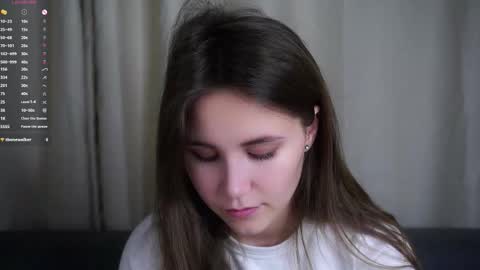 Emilia online show from 11/11/25, 11:49