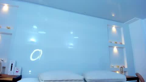 Zenda Evans online show from 10/06/25, 04:10