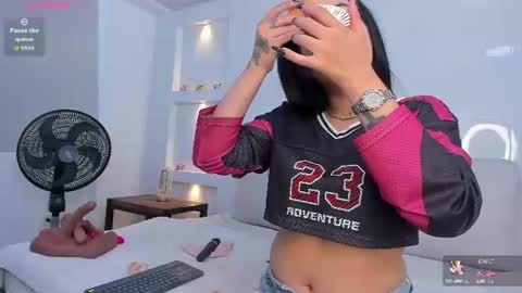 Zenda Evans online show from 06/19/26, 04:39