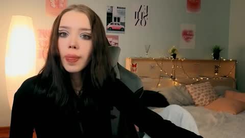 Snapshot of zeneexe chatting on 03/12/26, 07:31 Lara online show from 03/12/26, 07:31