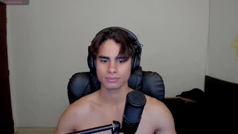 Snapshot of zenhzu chatting on 11/16/25, 10:15 zenzhu online show from 11/16/25, 10:15