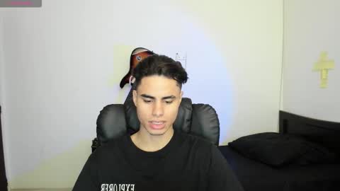 Snapshot of zenhzu chatting on 11/25/25, 01:00 zenzhu online show from 11/25/25, 01:00