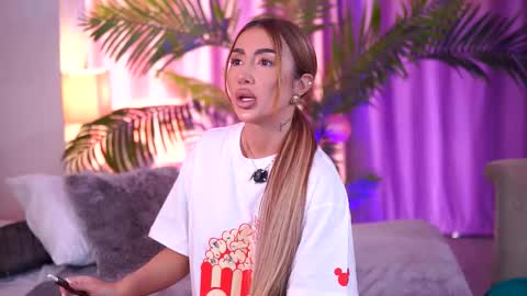 Snapshot of zenydaxbelle chatting on 12/19/25, 12:34 Zenyda online show from 12/19/25, 12:34