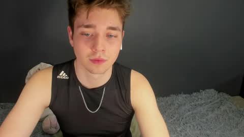 Snapshot of zeriixx chatting on 04/06/26, 01:36 Ethan online show from 04/06/26, 01:36