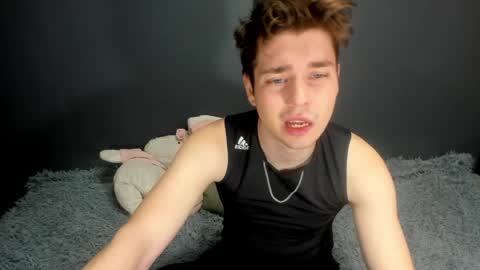 Snapshot of zeriixx chatting on 04/18/26, 01:53 Ethan online show from 04/18/26, 01:53