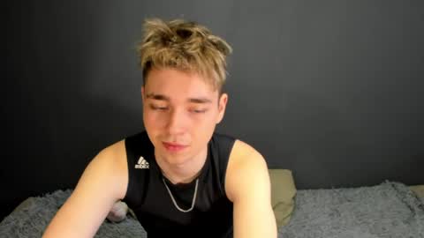 Snapshot of zeriixx chatting on 04/30/26, 02:51 Ethan online show from 04/30/26, 02:51
