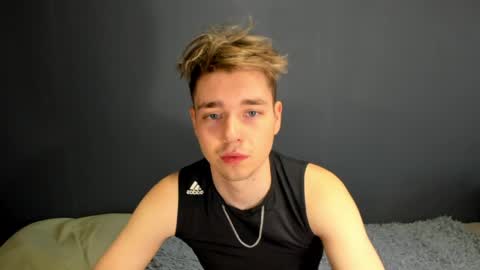 Snapshot of zeriixx chatting on 05/03/26, 02:28 Ethan online show from 05/03/26, 02:28