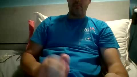 Snapshot of zeus00811 chatting on 10/13/25, 05:18 zeus online show from 10/13/25, 05:18