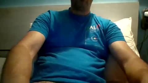 Snapshot of zeus00811 chatting on 10/14/25, 04:35 zeus online show from 10/14/25, 04:35