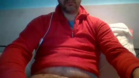 Snapshot of zeus00811 chatting on 10/24/25, 10:28 zeus online show from 10/24/25, 10:28