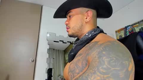 Snapshot of zeus_strong93 chatting on 01/29/25, 02:30 zeus strong online show from 01/29/25, 02:30