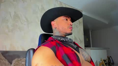 Snapshot of zeus_strong93 chatting on 10/25/25, 10:26 zeus strong online show from 10/25/25, 10:26