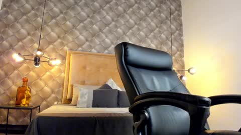 zeus online show from 12/08/24, 05:33