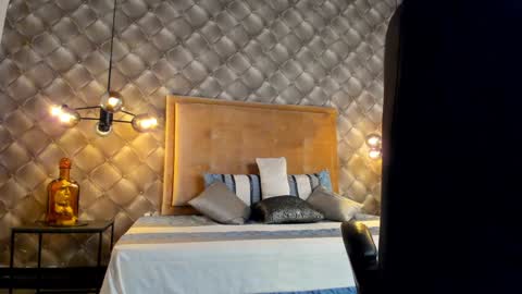 zeus online show from 01/04/25, 07:34