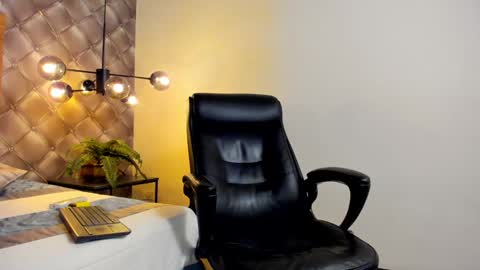 zeus online show from 01/04/25, 10:34