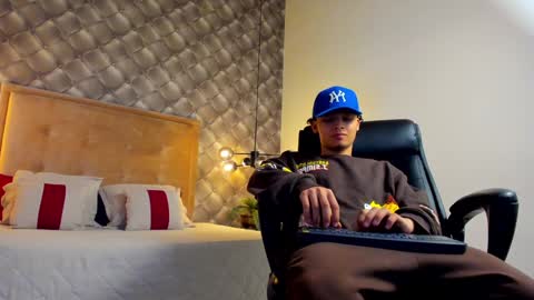 zeus online show from 01/07/25, 10:08