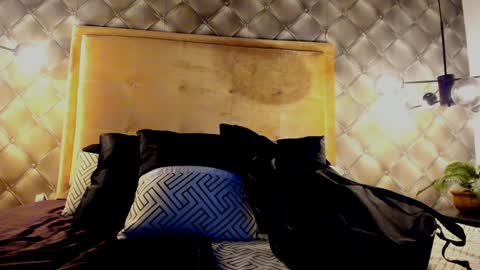 zeus online show from 01/19/25, 06:10