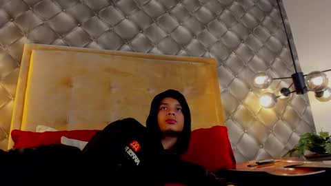 zeus online show from 01/28/25, 02:53