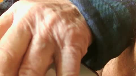 Snapshot of zevioo77 chatting on 12/22/24, 11:44 zevioo77 online show from 12/22/24, 11:44