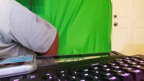 Snapshot of zevircell7 chatting on 12/21/25, 02:08 zevircell7 online show from 12/21/25, 02:08