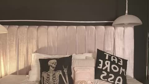 zhally_dee online show from 09/30/25, 08:14