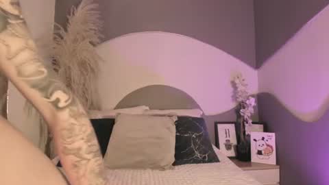 zhally_dee online show from 06/25/26, 11:37