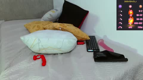 ZHAMIRA  ANDRES online show from 01/15/25, 07:05