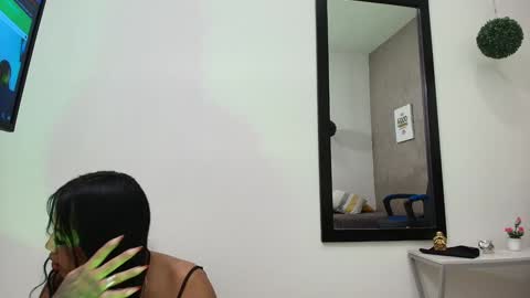 ZHAMIRA  ANDRES online show from 01/17/25, 03:34