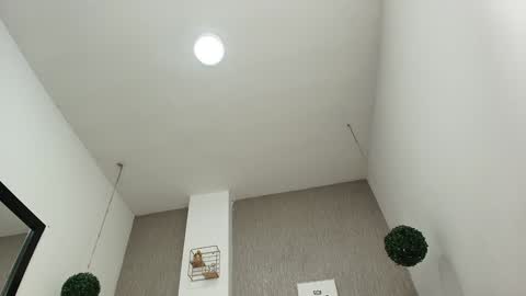 ZHAMIRA  ANDRES online show from 01/17/25, 09:39