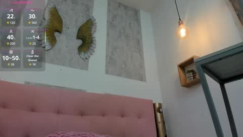 ZHAMIRA  ANDRES online show from 09/23/25, 08:56