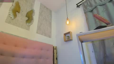 ZHAMIRA  ANDRES online show from 10/18/25, 12:13