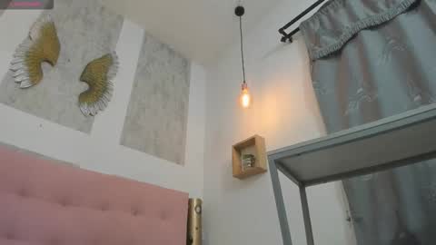 ZHAMIRA  ANDRES online show from 10/18/25, 10:43