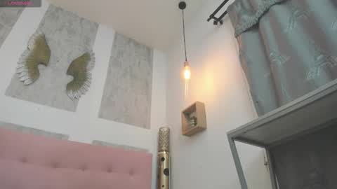 ZHAMIRA  ANDRES online show from 02/01/26, 08:51