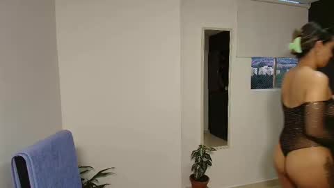 Snapshot of zhara_11 chatting on 11/23/25, 10:59 Zhara online show from 11/23/25, 10:59