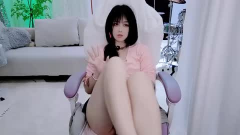 Snapshot of zhen0 chatting on 11/23/25, 11:59 zhen online show from 11/23/25, 11:59