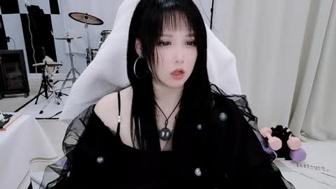 Snapshot of zhen0 chatting on 04/03/26, 06:28 zhen online show from 04/03/26, 06:28