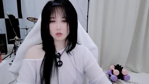 Snapshot of zhen0 chatting on 04/20/26, 09:05 zhen online show from 04/20/26, 09:05