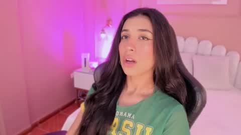 Snapshot of zia_cooper chatting on 11/19/25, 06:52 ZIA online show from 11/19/25, 06:52