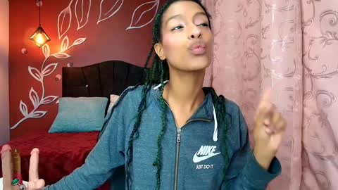 Snapshot of zia_green chatting on 01/13/25, 12:13 Zia Green online show from 01/13/25, 12:13