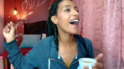 Snapshot of zia_green chatting on 01/13/25, 03:26 Zia Green online show from 01/13/25, 03:26