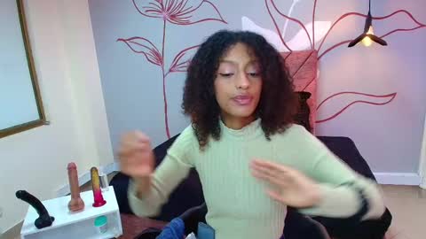 Snapshot of zia_green chatting on 02/21/25, 12:06 Zia Green online show from 02/21/25, 12:06