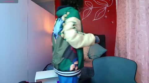 Snapshot of zia_green chatting on 03/04/25, 12:01 Zia Green online show from 03/04/25, 12:01