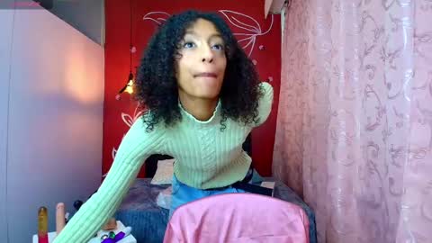 Snapshot of zia_green chatting on 03/07/25, 12:12 Zia Green online show from 03/07/25, 12:12