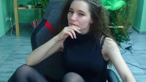 zianichols online show from 02/04/25, 01:02