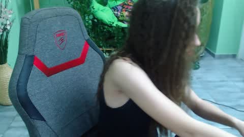 zianichols online show from 02/06/25, 08:02