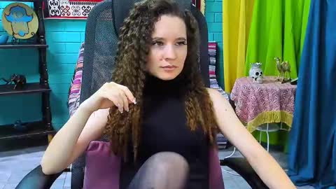 zianichols online show from 02/10/25, 12:18