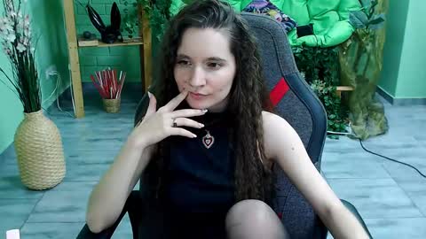 zianichols online show from 03/11/25, 09:26