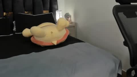 Snapshot of ziataylor chatting on 02/12/25, 12:16 ziataylor online show from 02/12/25, 12:16