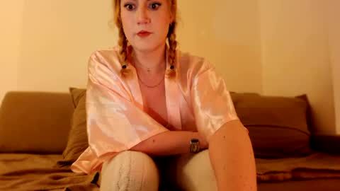 Snapshot of zina_sofia chatting on 05/19/26, 12:16 Sofia online show from 05/19/26, 12:16